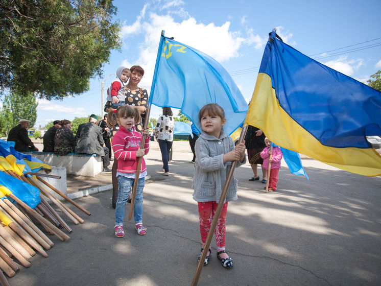 Зеленский: Крымские татары и украинцы вернутся в родные дома, соберутся за одним столом, чтобы вместе сказать: За вашу и нашу свободу!
