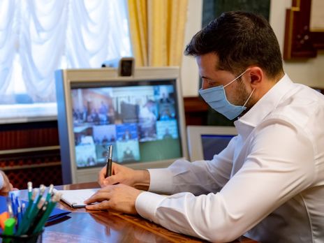 Зеленский о запуске общественного транспорта: Люди выходят на работу, и им нужно дать возможность добираться