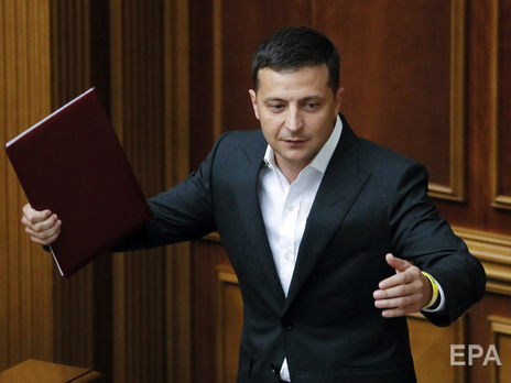 ﻿Українці оцінили перший рік президентства Зеленського. Корупція і вплив олігархів – мінус, звільнення заручників – плюс