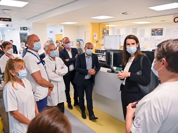 ﻿У Бельгії медики влаштували "коридор ганьби" прем'єр-міністерці. Відео