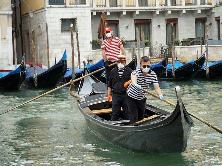 После карантина гондолы вернулись в каналы Венеции
