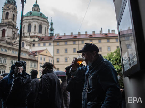 ﻿У Чехії фіксують різке зростання захворюваності на COVID-19. Кілька днів тому у країні послабили карантин