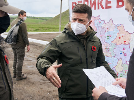 Зеленский о ситуации на Донбассе: У нас очень крепкая армия, первыми стрелять мы не будем