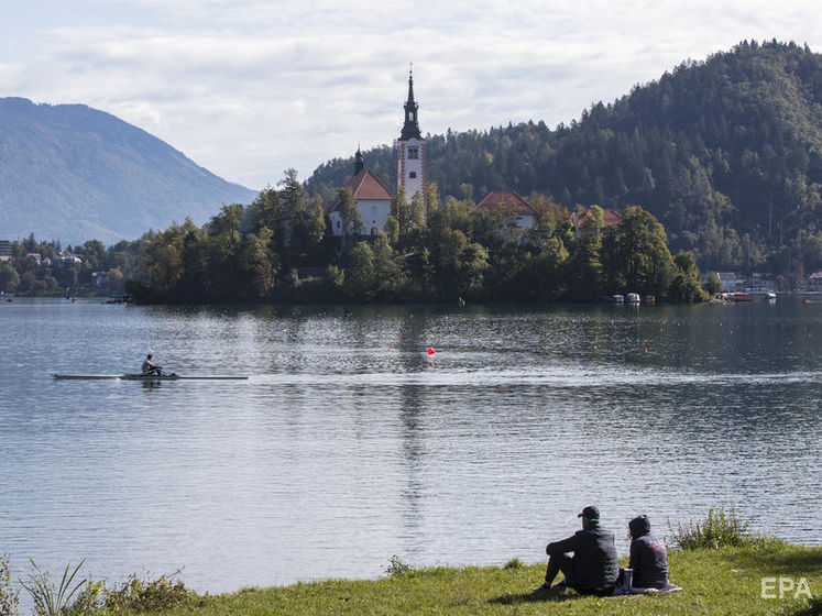 Правительство Словении выдаст гражданам ваучеры по €200 и €50 для внутреннего туризма