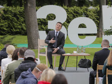 Кабмин ввел в Украине адаптивный карантин, Зеленский допустил выдвижение на второй срок. Главное за день