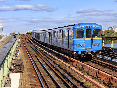 Маски, перчатки, дистанция. В Киевском метрополитене рассказали о правилах проезда после возобновления работы