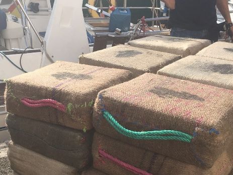 У побережья Испании задержано судно с почти 15 тоннами гашиша