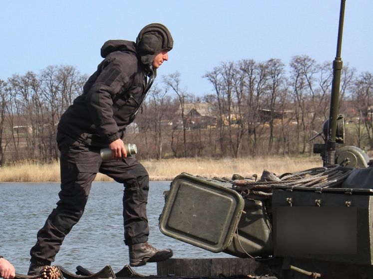 ﻿Бойовики на Донбасі поранили українського військового, скинувши з безпілотника постріл
