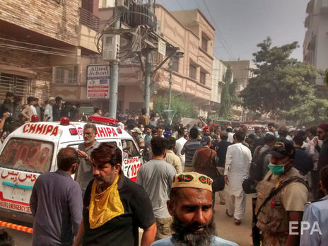 На борту разбившегося в Пакистане самолета было более 90 человек. Пилот перед падением заявил, что 