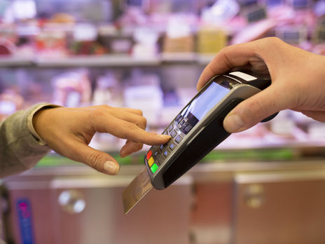 Нацбанк: В Украине существенно выросли объемы безналичных операций