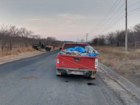 В Мексике обнаружили пикап с 12 телами убитых