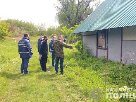﻿Убивство сімох осіб у Житомирській області. Поліція призначила приблизно 200 експертиз