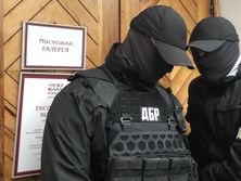 ﻿ДБР штурмувало музей, щоб вручити повістку Порошенку, поліцейських із Кагарлика заарештували. Головне за день