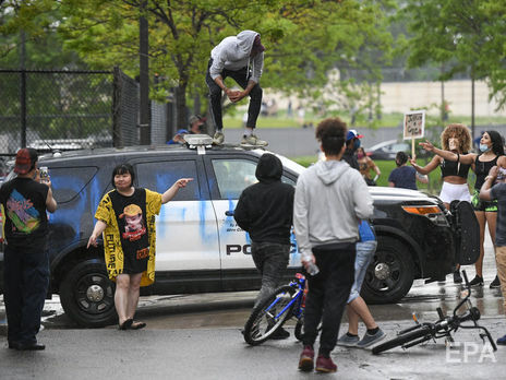В Миннеаполисе после задержания умер чернокожий, город охватили протесты