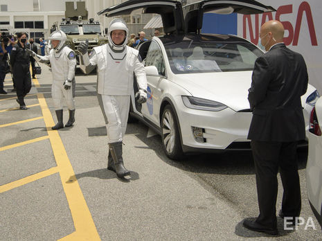 ﻿Приватна компанія SpaceX уперше скеровує астронавтів у космос. Онлайн-трансляція