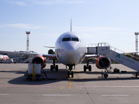 ﻿Посольство Великобританії заявило, що влада України обмежує виїзд із країни, потім видалило повідомлення