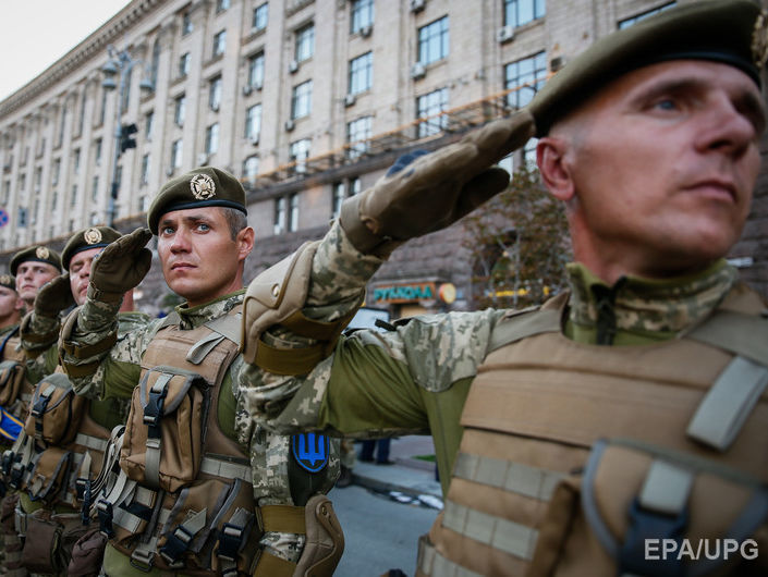 Украина получила транш от МВФ, Киев судится с Москвой, на Донбассе – новое перемирие. Главное за день