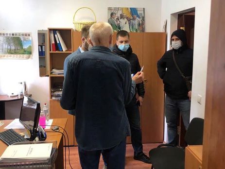 Суд арестовал коллекцию картин Порошенко