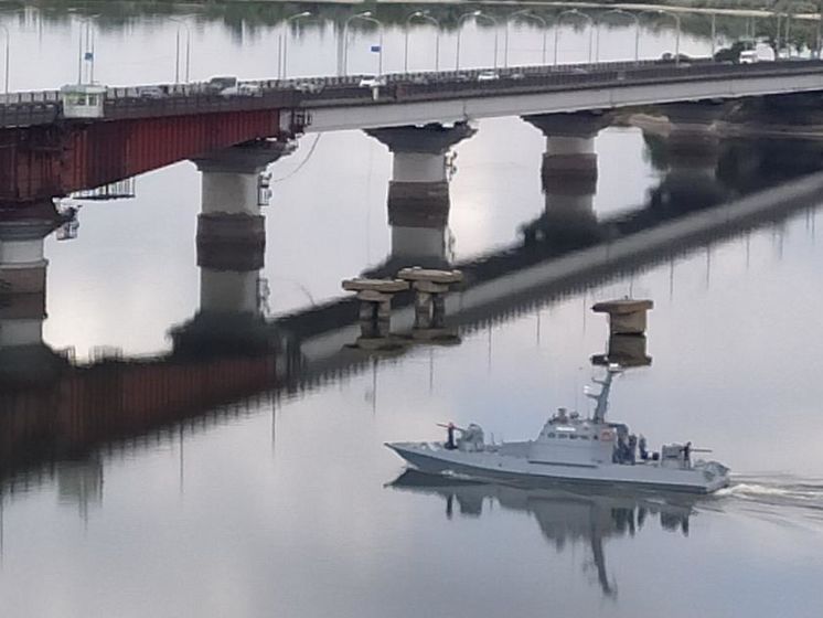 Военно-морским силам Украины передали отремонтированный катер "Никополь"