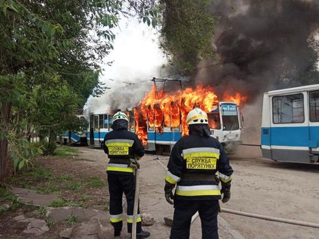В Днепре на ходу загорелся трамвай. Фоторепортаж