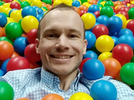 Малюська спросил, продолжать ли публиковать в Facebook фото, которые не вписываются в представление о политиках