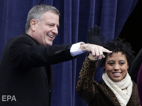 В Нью-Йорке во время протестов задержали дочь мэра де Блазио