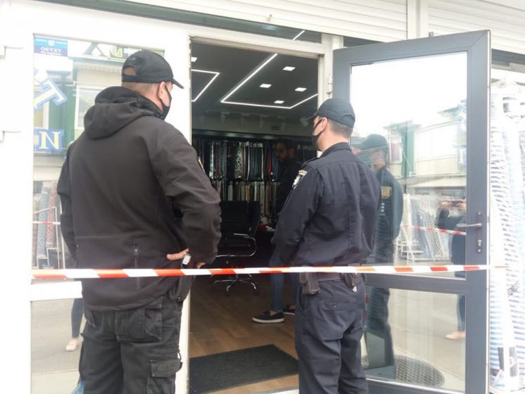 ﻿На ринку "Сьомий кілометр" під Одесою невідомі відкрили стрілянину, поранено двох людей