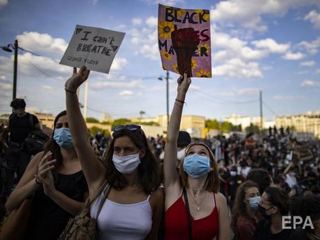 В Париже 20 тысяч человек вышли на протесты против полицейского произвола