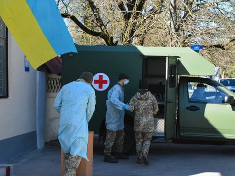 За сутки в Украине госпитализировали двух военных с COVID-19