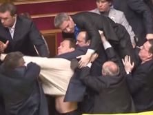 Ведущий оперный театр Бельгии рекламирует новый сезон с помощью драк в Верховной Раде. Видео