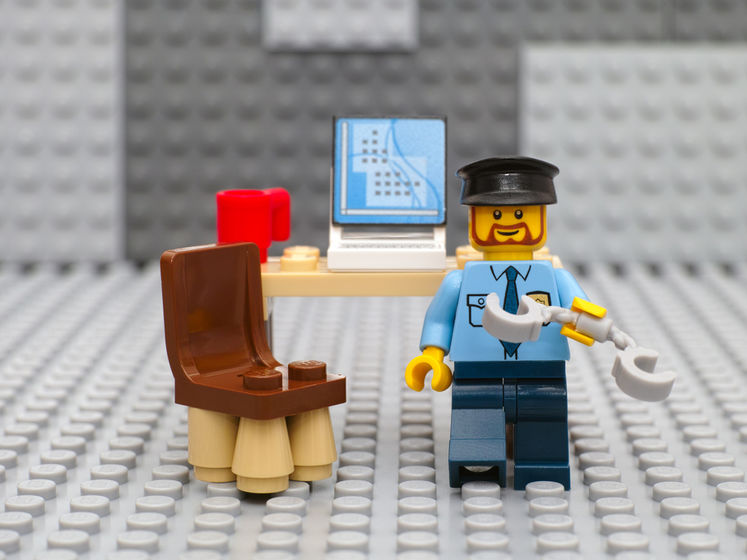 ﻿LEGO не рекламуватиме конструктора з фігурками поліцейських через протести у США