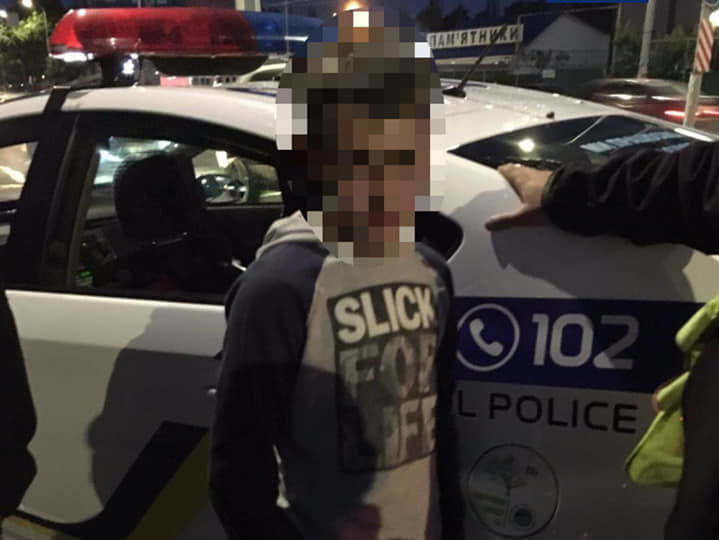 ﻿В Одесі 12-річний підліток за кермом автомобіля BMW, тікаючи від поліції, потрапив у ДТП