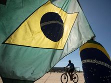 В Бразилии вновь побит антирекорд суточной смертности от COVID-19