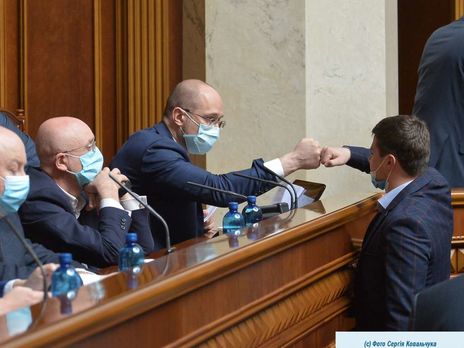 ﻿Рада не затвердила програми уряду, суд дозволив примусовий привід Порошенка на допит. Головне за день