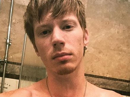 Внук Пугачевой обнажил торс