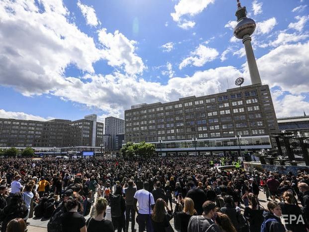 ﻿У Берліні після мітингу проти расизму поліція затримала сотні людей