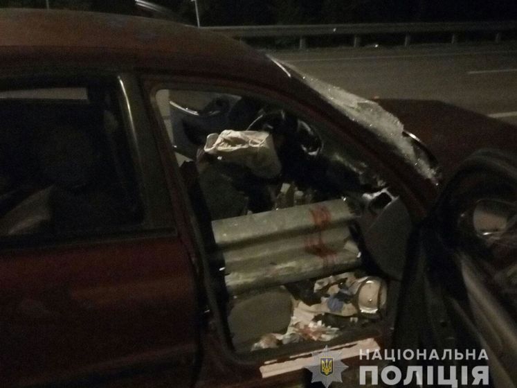 В Полтавской области машину проткнул отбойник, погиб пассажир