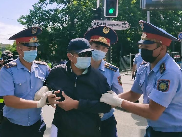 В Казахстане задержали более 100 участников акций протеста