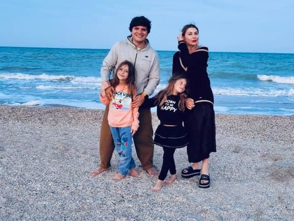﻿12 годин у дорозі. Дружина Анатолія Анатоліча поділилася знімками сімейного відпочинку на Азовському морі