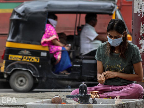 В Индии, несмотря на рекордное число новых случаев COVID-19, ослабили карантин