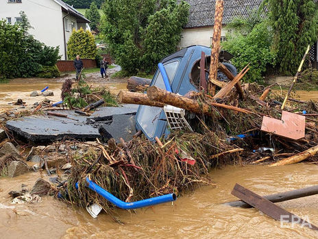 Сильные дожди вызвали наводнение в Чехии, погиб один человек. Фоторепортаж