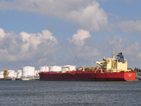 Первый танкер с американской нефтью для Беларуси прибыл в Литву
