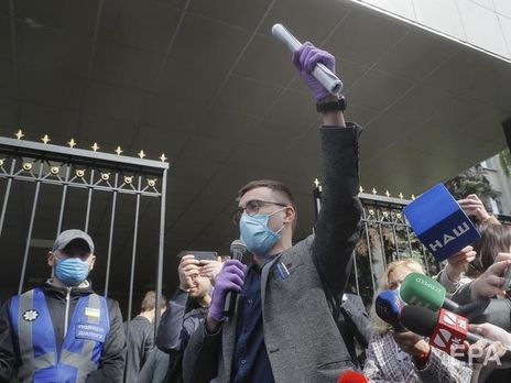 ﻿СБУ викликала Стерненка на допит. Коли активіст з'явився, слідчий до нього не вийшов