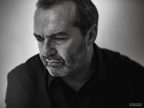 Шендерович: Мы, друзья и знакомые Ефремова, не сделавшие ничего для того, чтобы он не садился за руль пьяным, обязаны поддержать семью погибшего