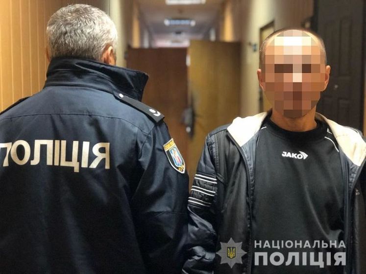 ﻿У Києві троє чоловіків напали на лікаря і відібрали у нього вартісне медобладнання