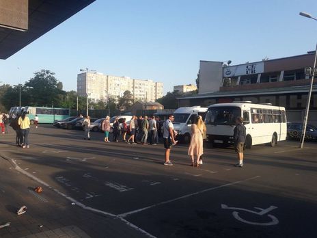 Ірпінський громадський діяч Олексій Зіневич заявив, що в Київ на мітинг бюджетників везуть автобусами