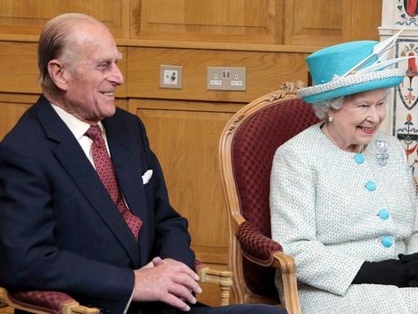 Муж Елизаветы II герцог Эдинбургский отпразднует 99-летие. Опубликовано его свежее фото с супругой