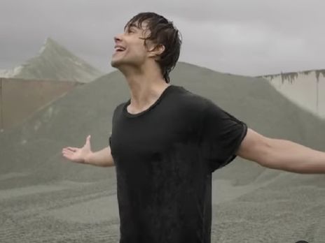 ﻿Олександр Рибак п'ять годин мок під крижаним дощем, після чого звернувся по допомогу до соцмереж