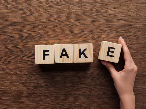 ﻿Дипломат РФ опублікував фото дівчинки нібито загиблої на Донбасі. Насправді її вбив російський таксист