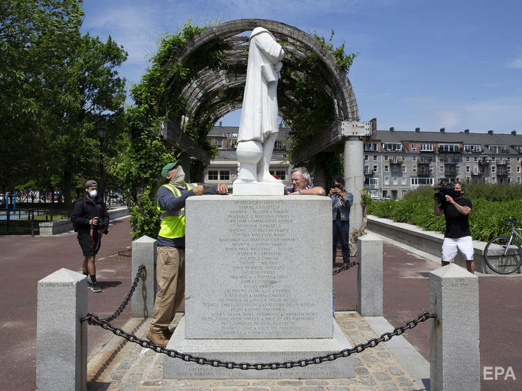 ﻿У США протестувальники поглумилися над пам'ятниками Колумбу